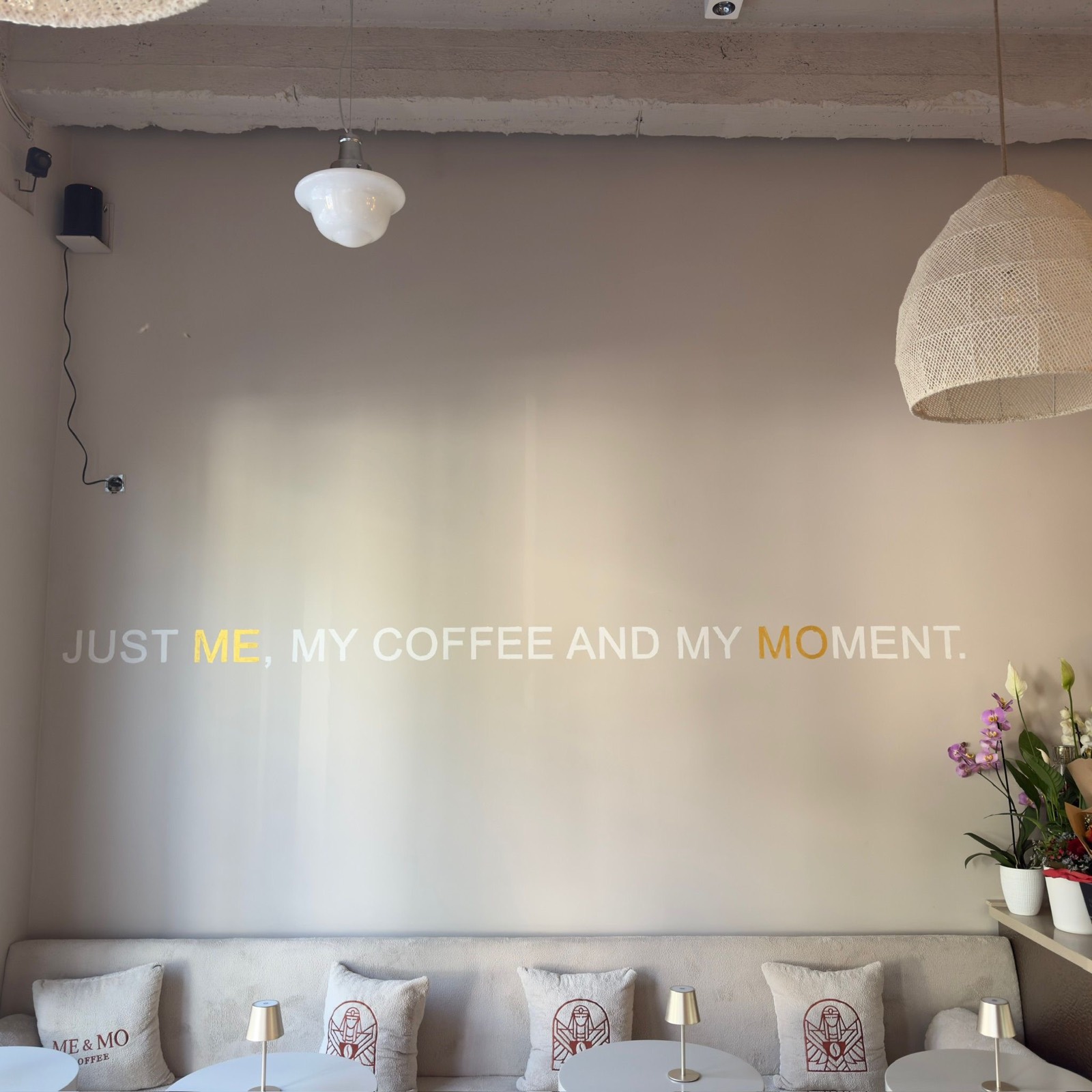 Wandbild „Just me, my coffee and my moment“ im ME & MO Café
